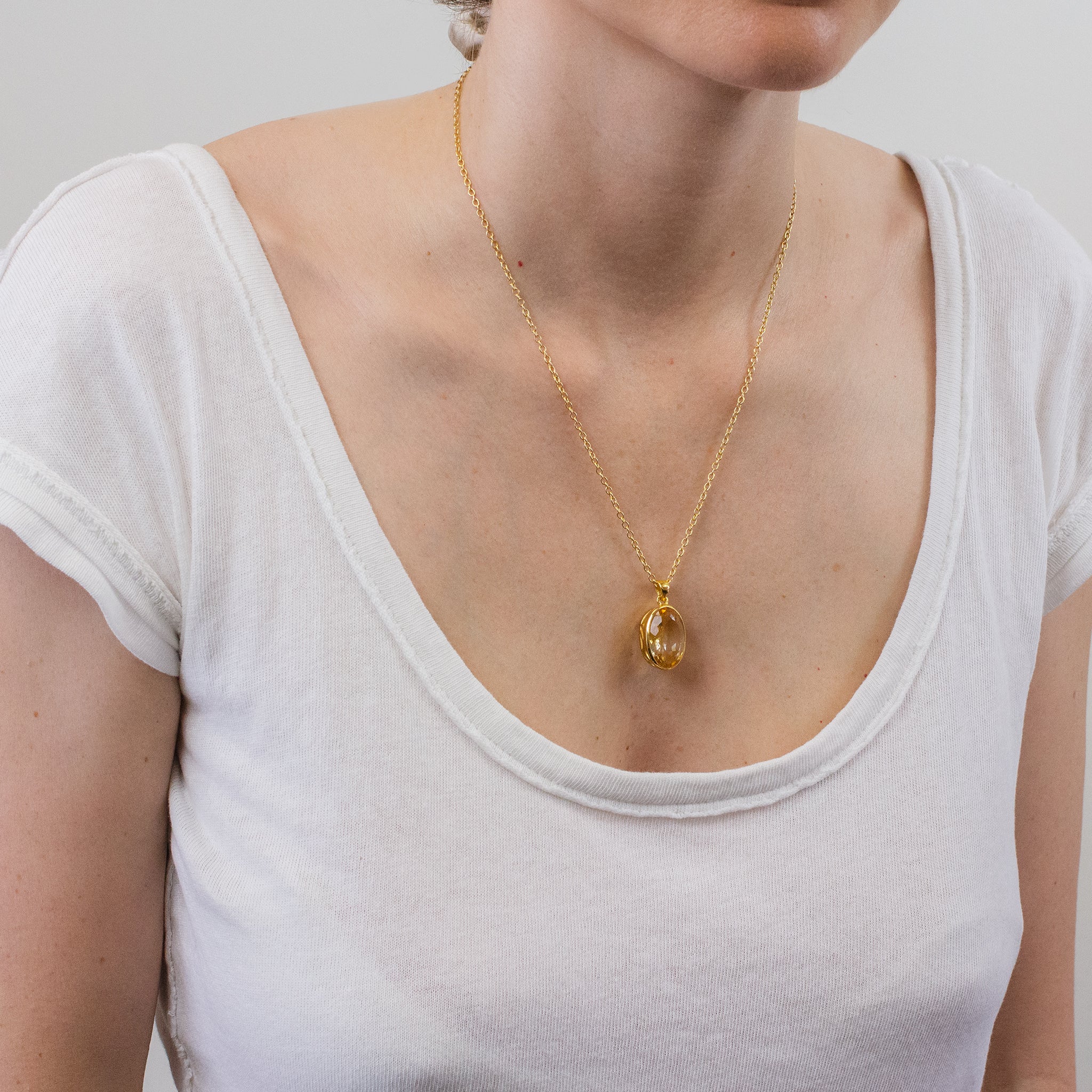 FACETED OVAL CITRINE NECKLACE WITH YELLOW GOLD VERMEIL FINISH ON MODEL