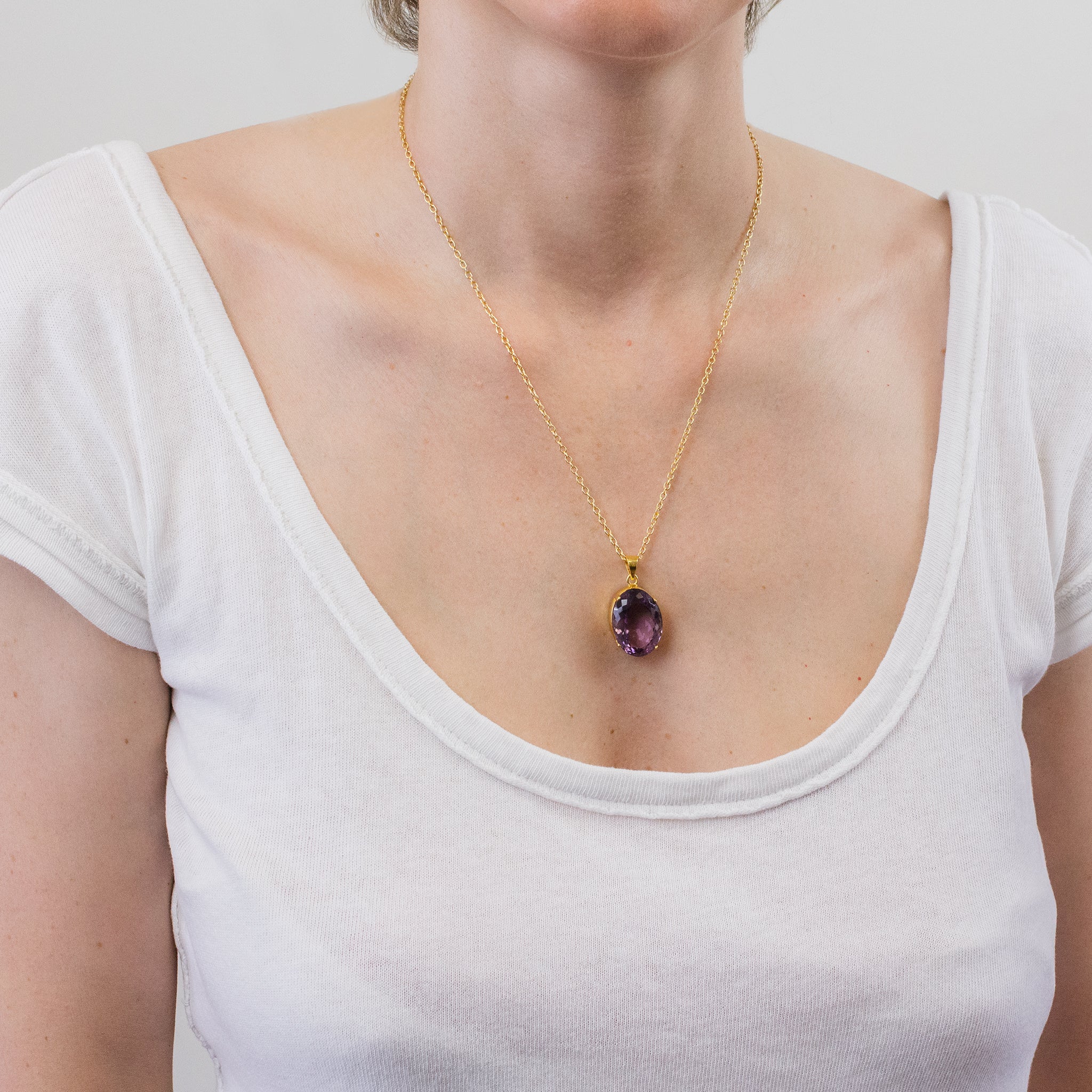 AMETHYST NECKLACE WITH YELLOW GOLD VERMEIL FINISH ON MODEL