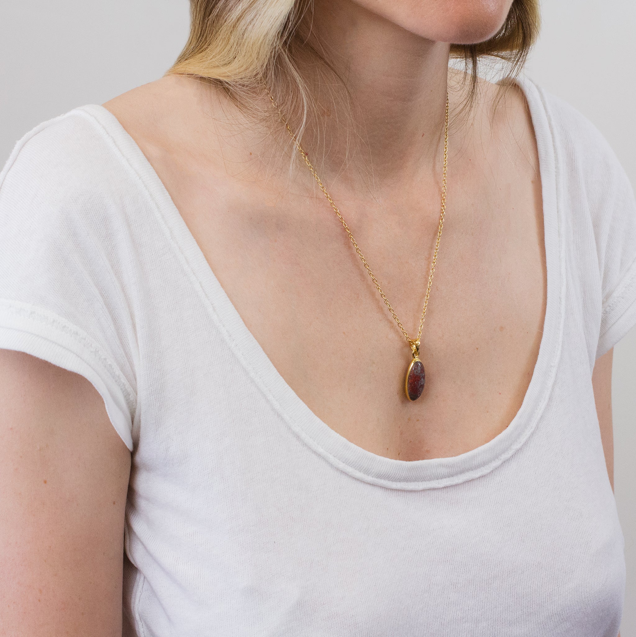 CUPRITE NECKLACE WITH 14K YELLOW GOLD VERMEIL FINISH ON MODEL