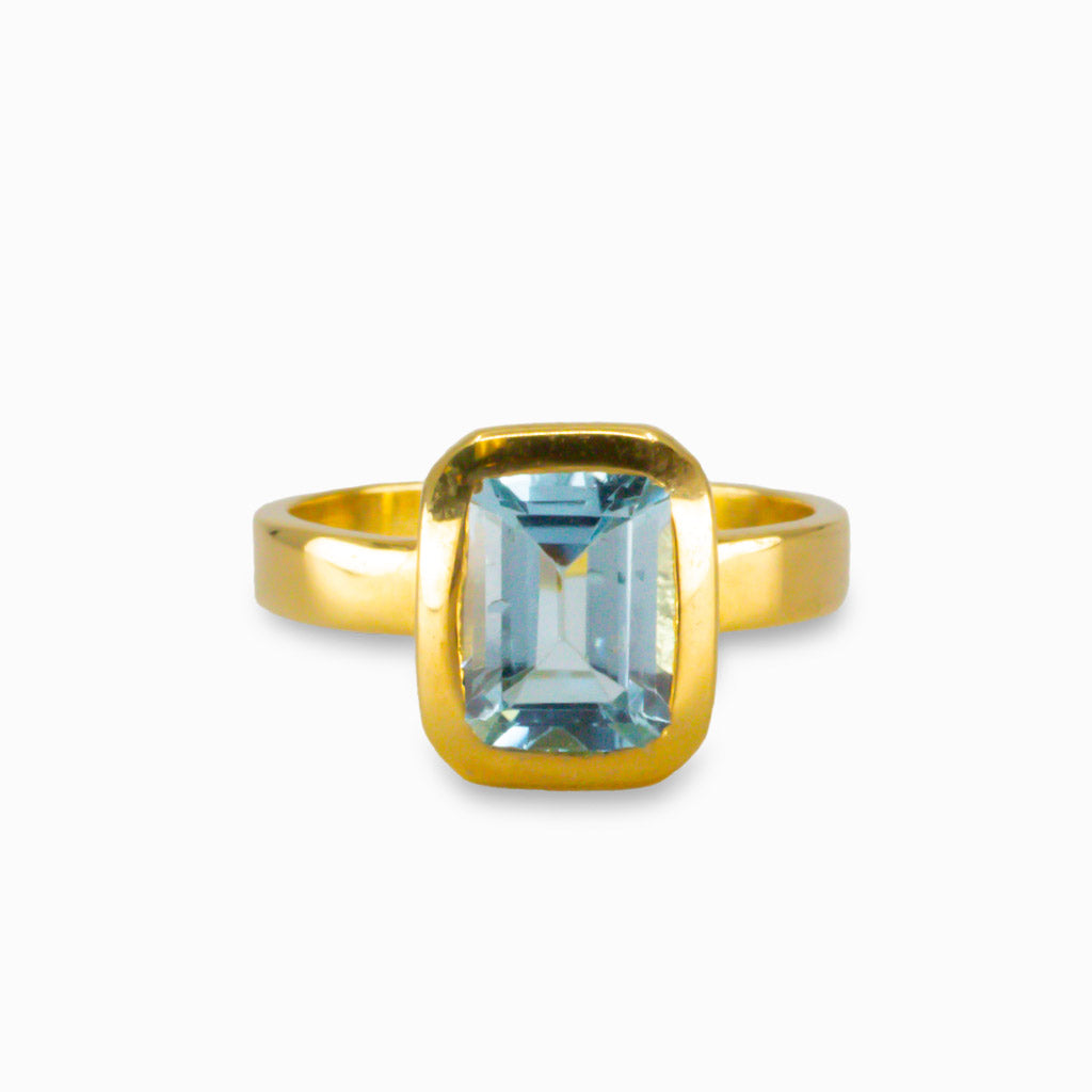 FACETED BLUE TOPAZ RING IN GOLD VERMEIL FINISH