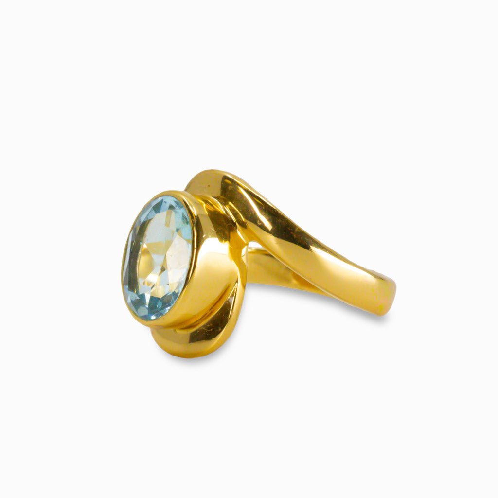 FACETED BLUE TOPAZ RING IN YELLOW GOLD VERMEIL FINISH