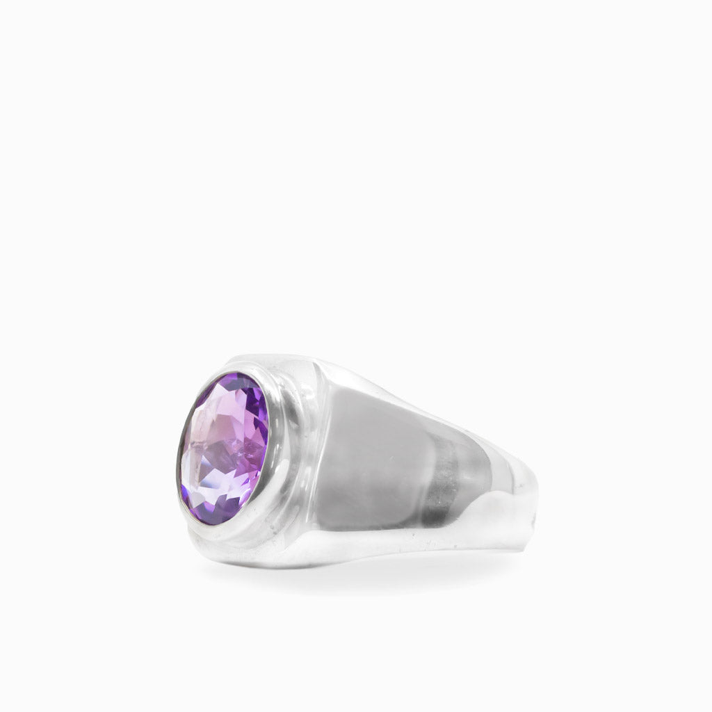 Oval faceted purple Amethyst gemstone set in a polished 925 sterling silver ring.