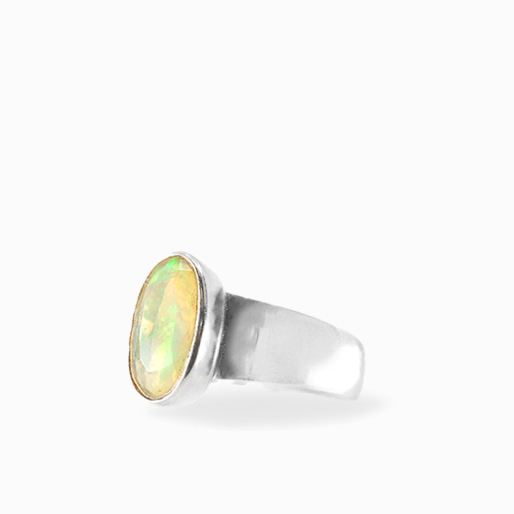 PRECIOUS OPAL RING MADE IN EARTH