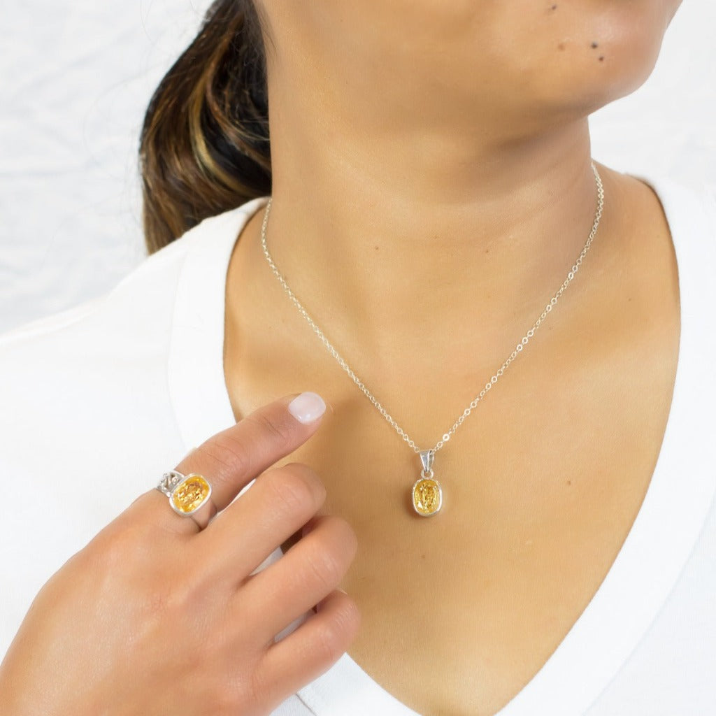 Oval Textured Yellow Gold Topaz Necklace