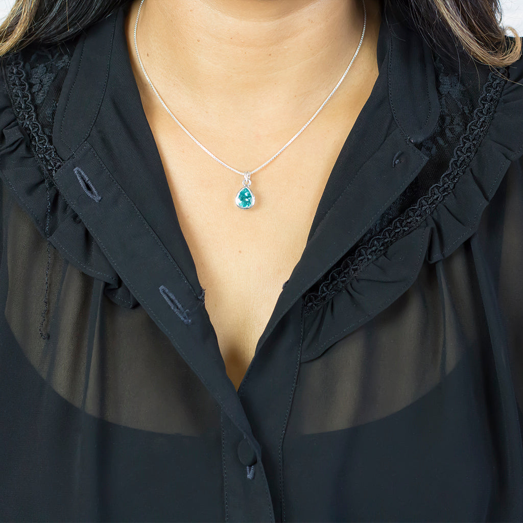TEARDROP FACETED BLUE STERLING SILVER APATITE NECKLACE ON MODEL
