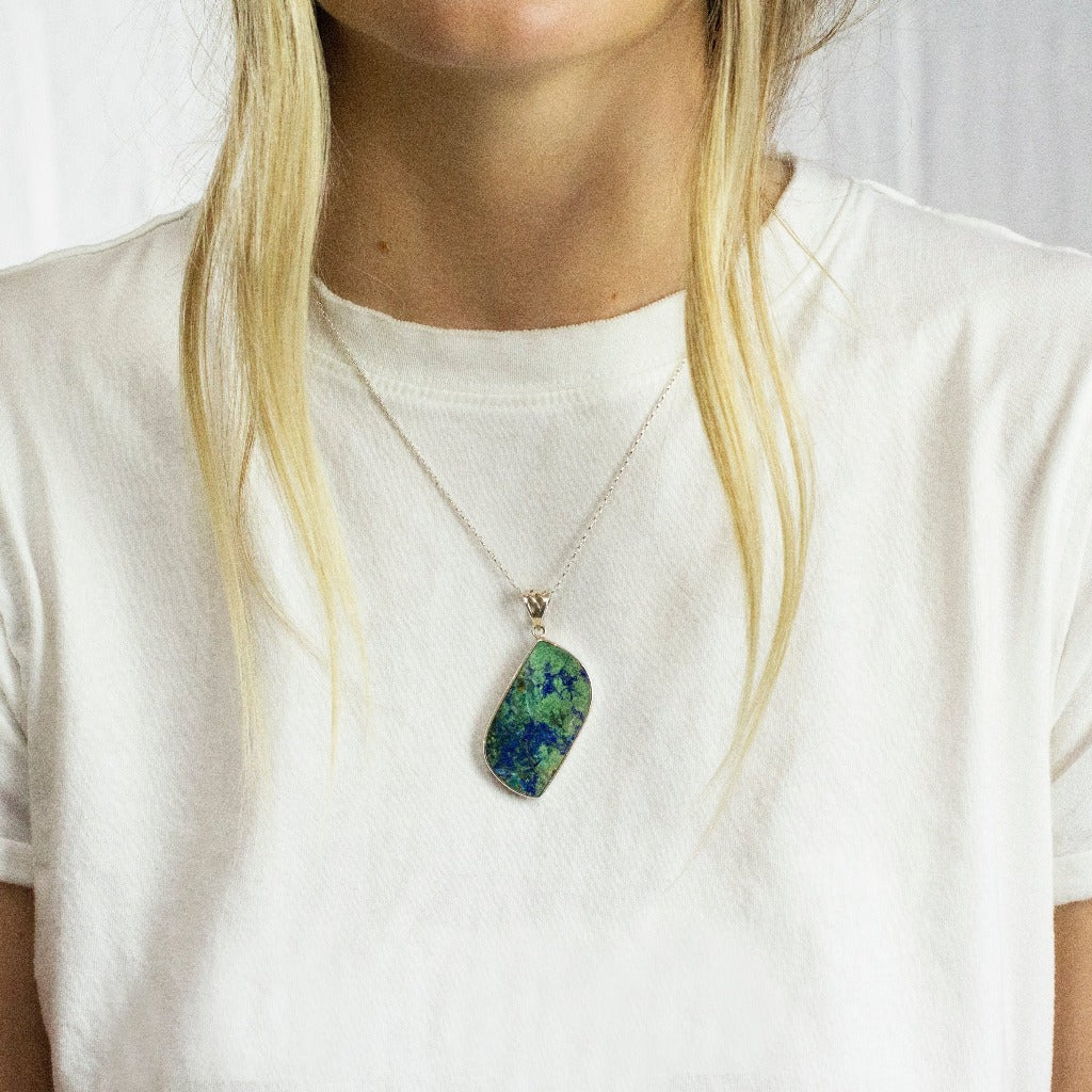 Model Wearing Blue-Green Azurite Turquoise Cabochon S-Shaped Necklace