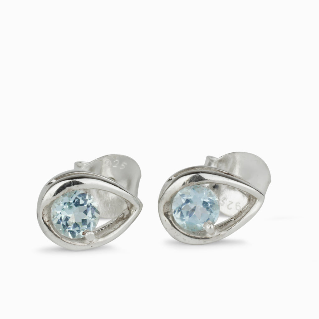 Facet Claw round Blue Topaz Stud Earrings