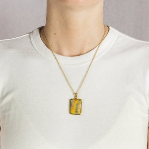 RECTANGLE CABOCHON YELLOW-GRAY 14K YELLOW GOLD VERMEIL BUMBLE BEE JASPER NECKLACE ON MODEL