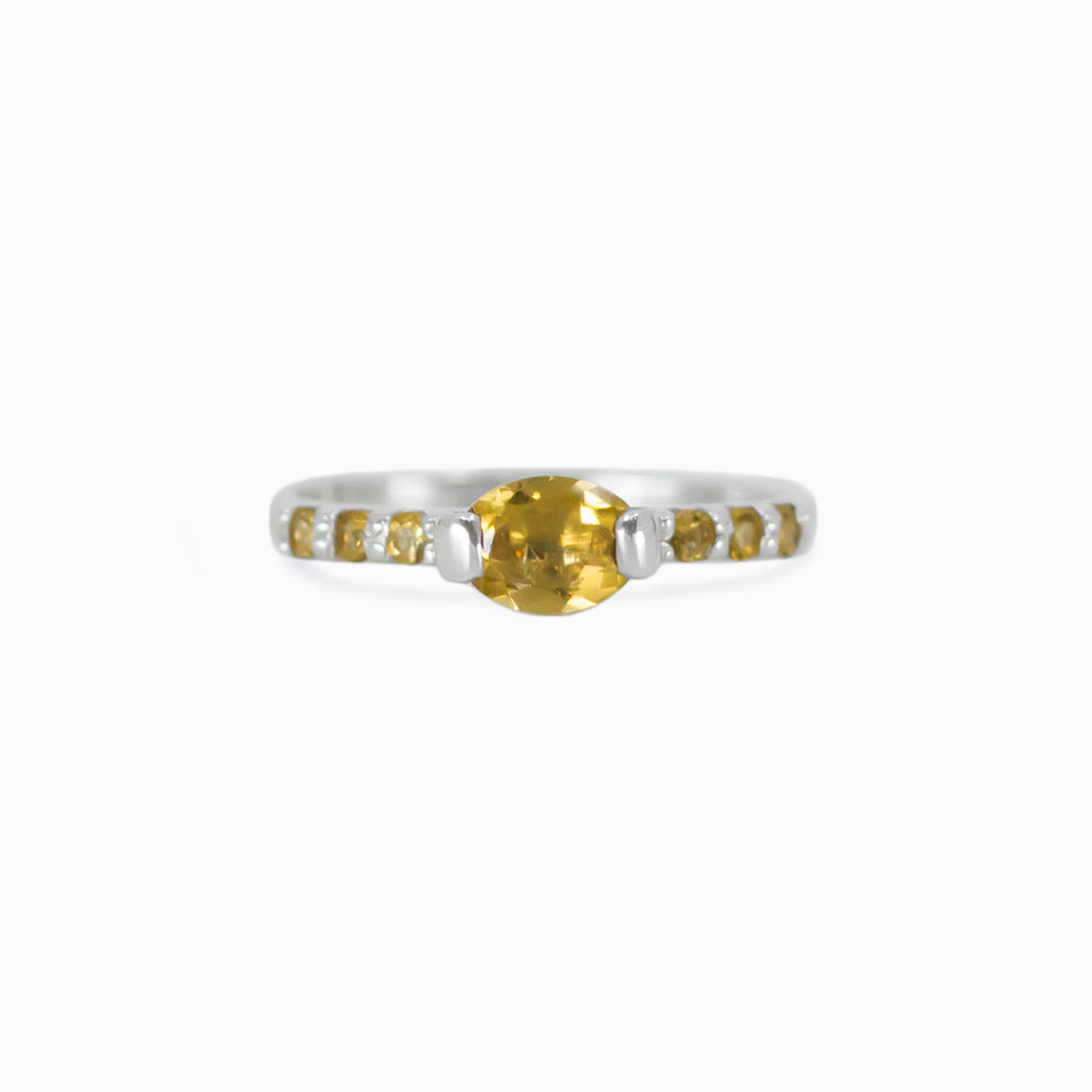 Faceted oval and round CItrine ring