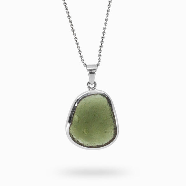9.3 cts Polished Moldavite pendant Necklace in Sterling silver