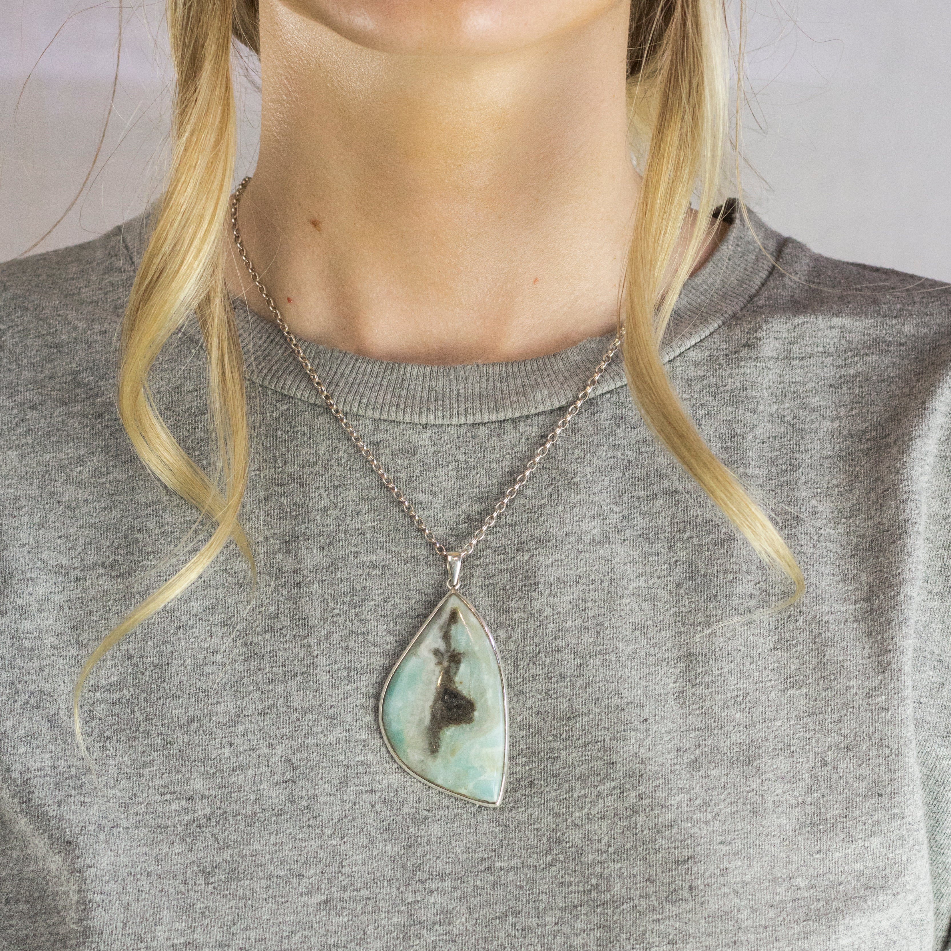 Quartzite necklace quartz crystal Made In Earth On Model