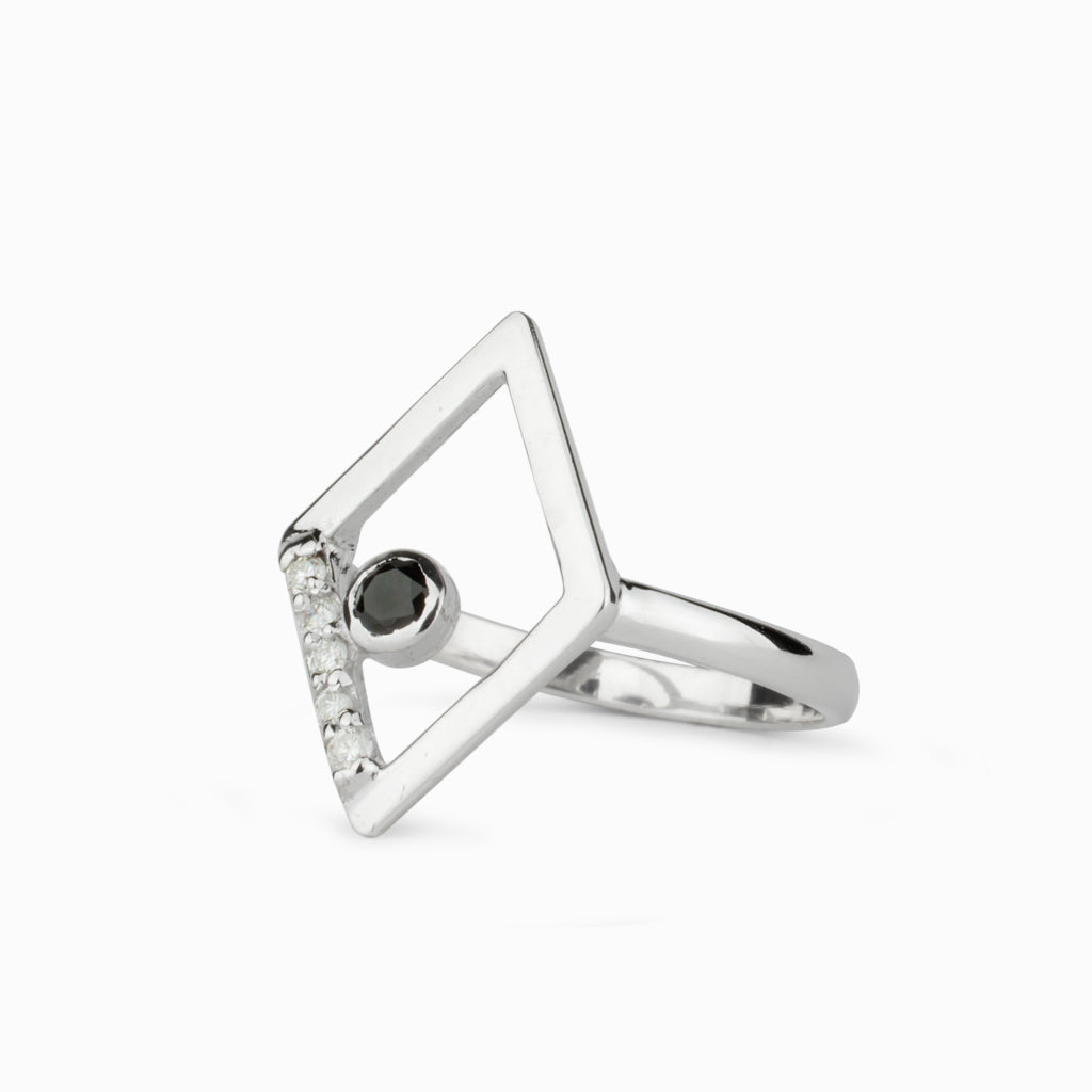 Diamante: Black Spinel & Diamond Ring
