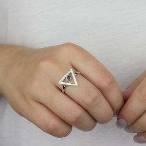 Triangulo: Black Spinel & Diamond Ring on Model