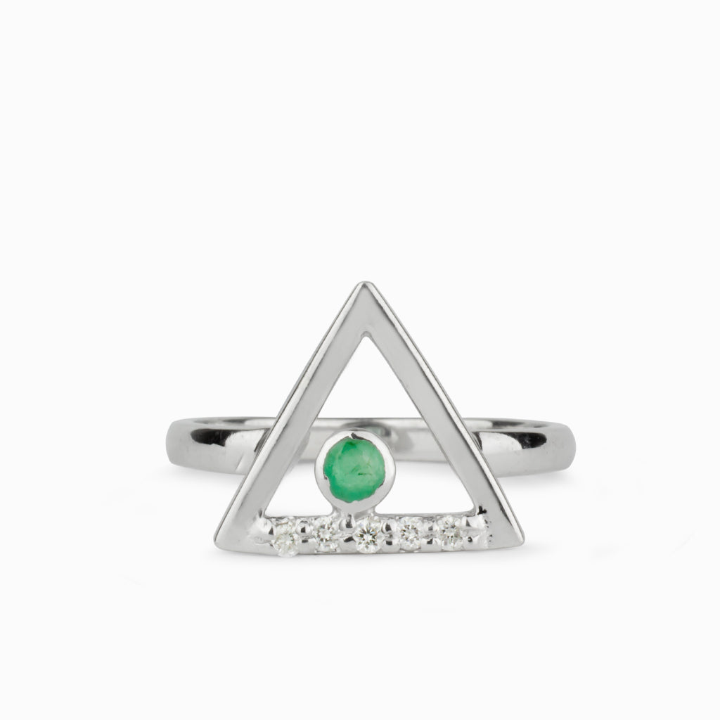 Triangulo: Emerald & Diamond Ring Made in Earth