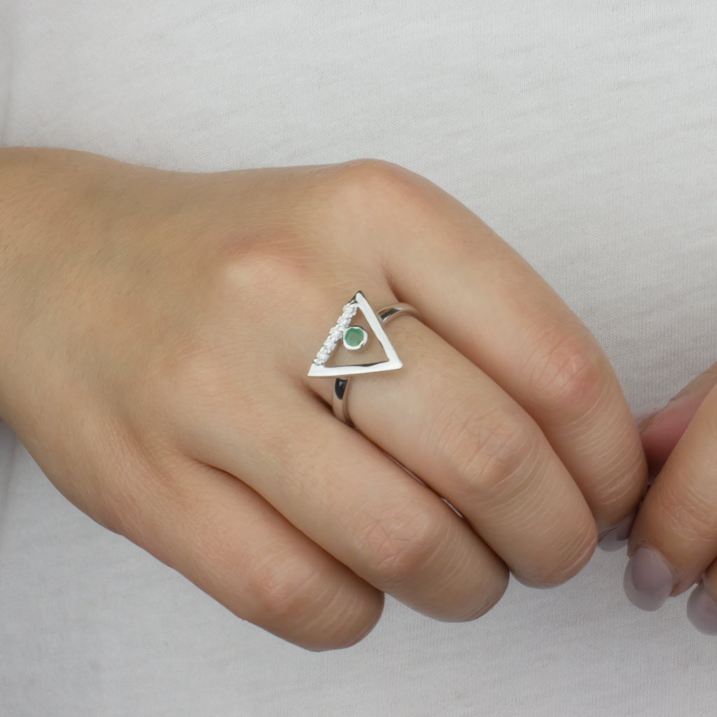 Triangulo: Emerald & Diamond Ring Made in Earth