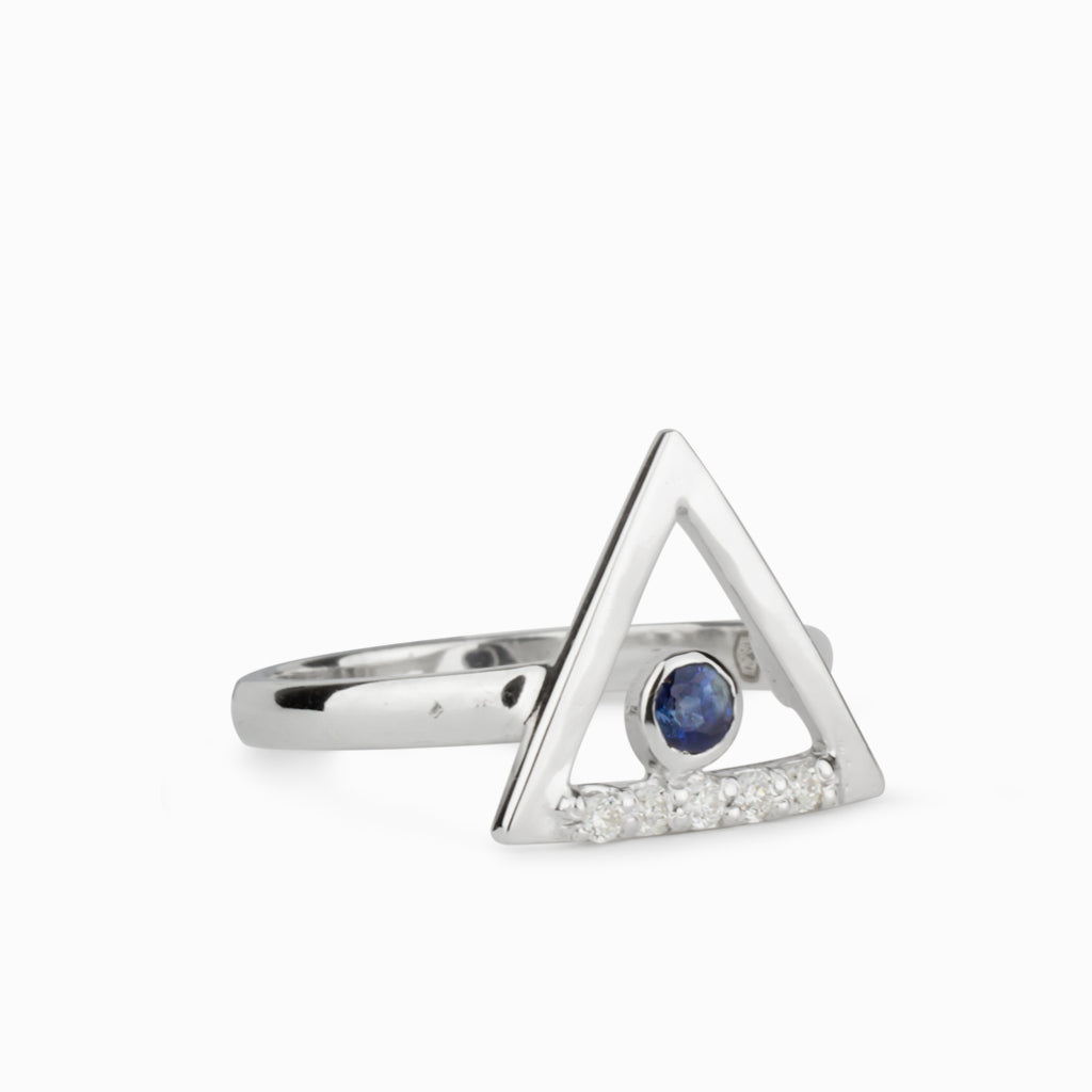 Triangulo: Sapphire & Diamond Ring