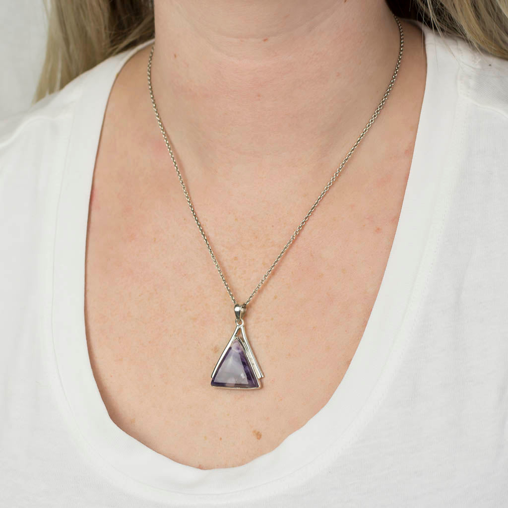 Triangle clearance stone pendant