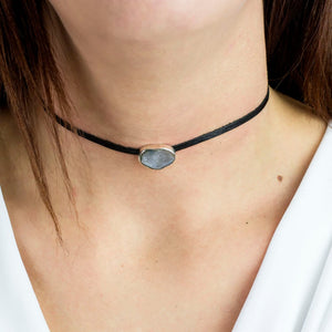 DRUZY AGATE LEATHER CHOKER NECKLACE ON MODEL