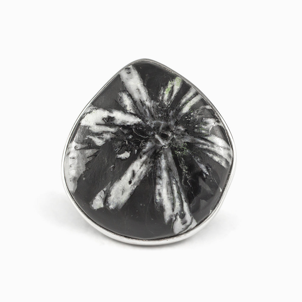 Black and White Chrysanthemum Stone Ring