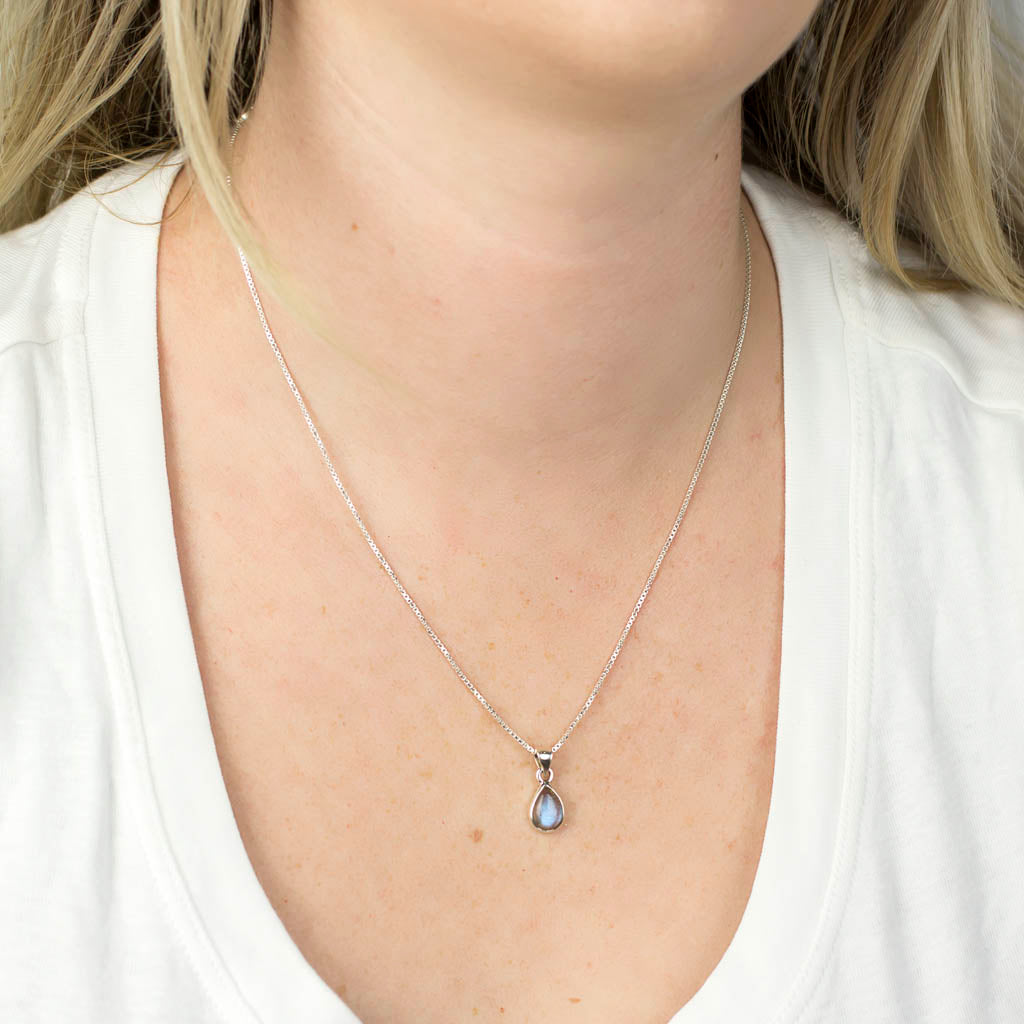 Labradorite necklace on Model